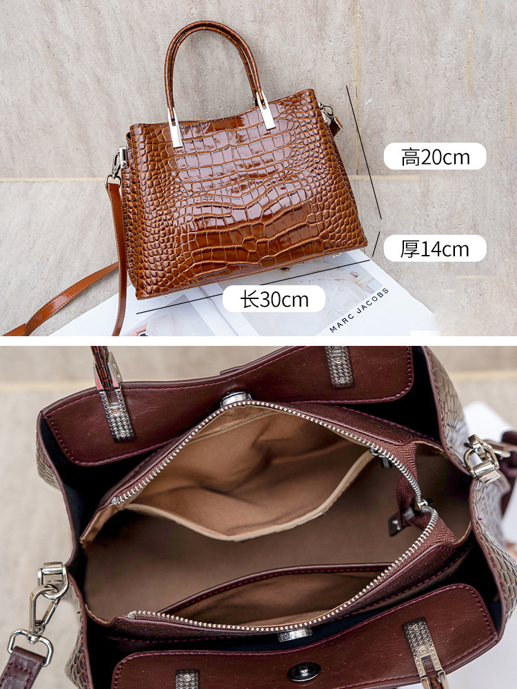 Aidrani Women Crocodile Print  - Leatherwork Designs 评论和价格
